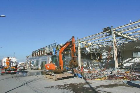 当初政府同意建的养殖场,却以违建为由不补偿合法吗?