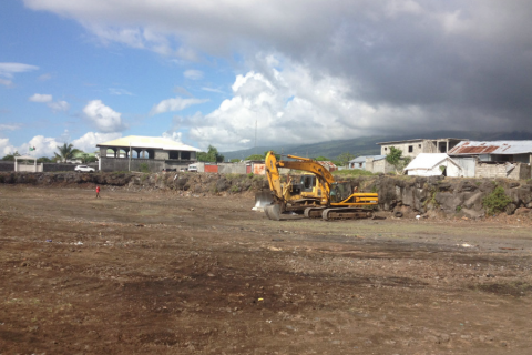 自家宅基地上翻建房屋，却被当作违建要求限期拆除，这合理吗？