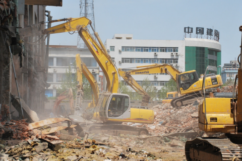 强拆房屋行为已被判决违法，房屋所有人却一分钱赔偿拿不到？